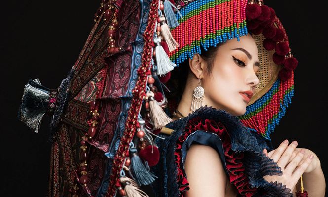 Diệu Linh diện trang phục dân tộc H’Mông thi Nữ hoàng Du lịch Quốc tế Diệu Linh diện trang phục dân tộc H’Mông thi Nữ hoàng Du lịch Quốc tế
